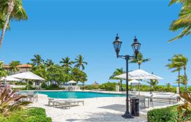 Двухкомнатная меблированная квартира с видом на океан в резиденции на первой линии от пляжа, Майами-Бич, Майами, США за $949 000