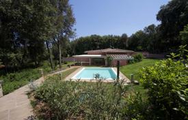 Современная вилла с бассейном и садом в 200 метрах от пляжа, Пунта-Ала, Италия за 7 500 € в неделю