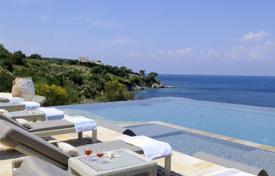 Двухэтажная вилла на первой линии от моря, Корфу, Ионические острова, Греция за 20 000 € в неделю