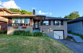 Дом в городе в Скарборо, Торонто, Онтарио,  Канада за C$1 194 000