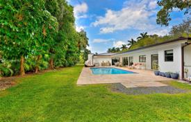 Уютная вилла с задним двором, бассейном и террасой, Корал Гейблс, США за $1 750 000