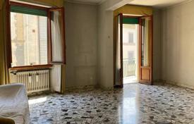 Большая квартира под ремонт во Флоренции, Тоскана, Италия за 750 000 €