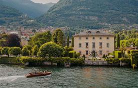 Исторический дворец с бассейном и частным пирсом на берегу озера Комо, Оссуччо, Италия за 216 000 € в неделю