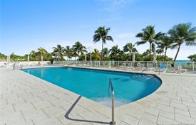 Трехкомнатная квартира на первой линии от океана в Бал Харборе, Флорида, США за $720 000