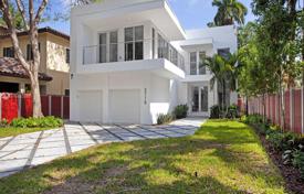 Комфортабельная вилла с задним двором, бассейном, террасой и гаражом, Майами, США за 1 958 000 €