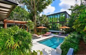Просторная вилла с садом, задним двором, бассейном, летней кухней, зоной отдыха и террасой, Майами, США за $2 795 000