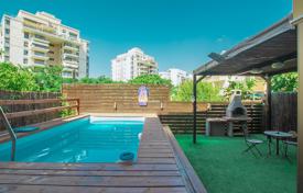 Комфортабельные апартаменты с террасой, бассейном и садом в современной резиденции, Нетания, Израиль за $595 000
