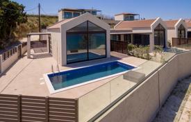 Загородный коттедж с бассейном с видом на море за 420 000 €