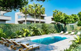 Новая вилла премиум класса с садом и гаражом в закрытой резиденции с бассейном, тренажерным залом и теннисными кортами, Таррагона, Испания за 500 000 €