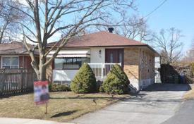 Дом в городе в Скарборо, Торонто, Онтарио,  Канада за C$1 155 000
