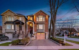 Дом в городе в Этобико, Торонто, Онтарио,  Канада за C$2 466 000