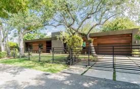 Роскошный коттедж с задним двором, зоной отдыха, садом и гаражом, Майами, США за $1 775 000