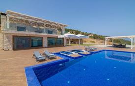 Двухэтажная меблированная вилла с бассейном на берегу моря в Закинтосе, Ионические острова, Греция за 1 200 000 €