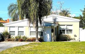 Дом в городе в Севере Майами Бич, США за $539 000