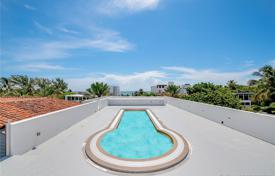 Комфортабельная вилла с задним двором, террасой, бассейном и гаражом, Майами-Бич, США за $2 850 000
