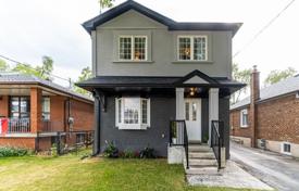 Дом в городе в Этобико, Торонто, Онтарио,  Канада за C$1 676 000