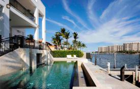 Трехэтажная современная вилла с бассейном, гаражом, доком, террасой и видом на залив, Майами, США за 13 088 000 €