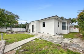 Дом в городе в Майами, США за $695 000
