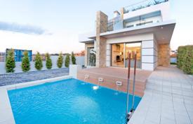 Светлая двухуровневая вилла с бассейном в Лос-Алькасаресе, Мурсия, Испания за 470 000 €
