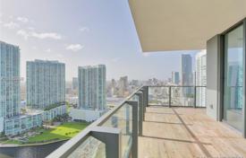 Комфортабельные апартаменты с террасой в здании с садами и фитнес-центром, Майами, США за $1 050 000
