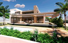 Дизайнерская вилла с бассейном напротив озера в закрытой резиденции, Лос-Алькасарес, Испания за 1 335 000 €