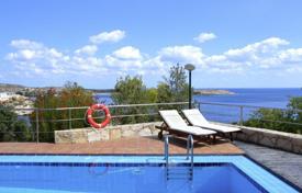 Две виллы с бассейнами и садом на берегу моря в Лутраках, Пелопоннес, Греция за 4 700 000 €