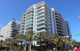 Стильные апартаменты с видом на океан в резиденции на первой линии от пляжа, Сарфсайд, Флорида, США за $979 000