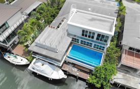 Комфортабельная вилла с бассейном, гаражом, террасой и видом на океан, Майами, США за $3 290 000