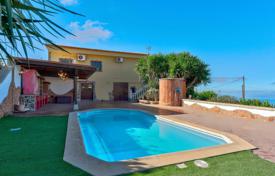 Просторная вилла с бассейном, садом и гаражом в Адехе, Тенерифе, Испания за 775 000 €