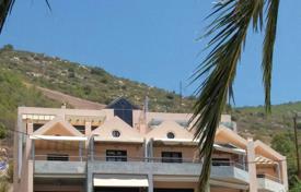 Трёхэтажный меблированный таунхаус недалеко от моря в Лутраках, Пелопоннес, Греция за 350 000 €