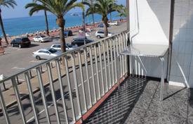 Двухкомнатные апартаменты с панорамным видом на море прямо напротив набережной, Льорет‑де-Мар, Испания за 207 000 €