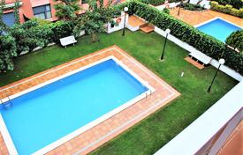 Апартаменты с парковочным местом в резиденции с бассейном, в 300 метрах от пляжа, Льорет‑де-Мар, Испания за 213 000 €