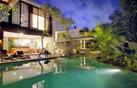 Стильная вилла с бассейном, садом и джакузи рядом с пляжем, Семиньяк, Бали, Индонезия за $2 760 в неделю