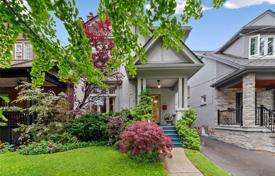 Дом в городе на Сент-Клементс-авеню, Олд Торонто, Торонто,  Онтарио,   Канада за C$1 845 000
