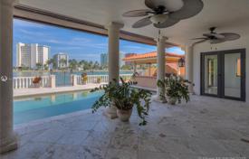 Уютная вилла с задним двором, бассейном и террасой, Майами-Бич, США за 4 982 000 €