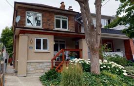 Дом в городе на Хиллсдейл-авеню Запад, Торонто, Онтарио,  Канада за C$2 063 000