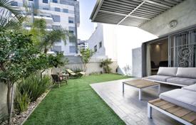 Современный коттедж с террасой и садом, Нетания, Израиль за $856 000