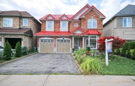 Дом в городе в Скарборо, Торонто, Онтарио,  Канада за C$1 368 000