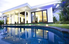 Вилла премиум класса с бассейном и садом в 300 метрах от пляжа, Южная Кута, Бали, Индонезия за $2 800 в неделю