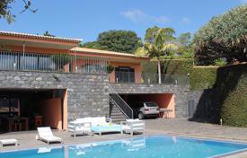 Современная меблированная вилла с бассейном, садом и гаражом в спокойном районе, Сан-Мартинью, Португалия за 1 400 000 €