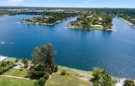 Земельный участок с видом на канал, Майами, США за 1 354 000 €