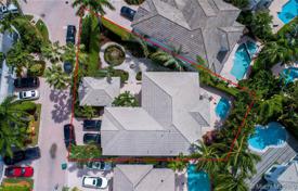 Роскошная вилла с задним двором, бассейном, гаражом и террасой, Авентура, США за $1 450 000