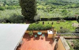 Просторная вилла с панорамным видом и бассейном в Баньо-а-Риполи, Тоскана, Италия за 2 850 000 €