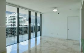 Угловая трехкомнатная квартира на первой линии от океана в Майами-Бич, США за $1 120 000