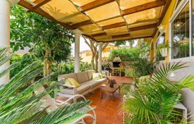 Трёхуровневый таунхаус с садом и гаражом в Эль Медано, Тенерифе, Испания за 579 000 €