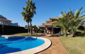 Красивая вилла с бассейном, теннисным кортом и садом в спокойном районе, рядом с пляжем, Бенидорм, Испания за $2 289 000