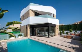 Современная вилла с бассейном в новой закрытой резиденции, Вильямартин, Испания за 489 000 €