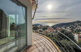 Отреставрированная квартира с видом на море за 990 000 €