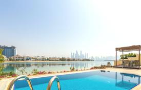 Элитная вилла на берегу моря с бассейном и садом, Пальма Джумейра, Дубай, ОАЭ за 7 800 € в неделю
