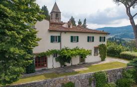 Классическая Итальянская вилла, расположенная на холмах с видом на Флоренцию за 2 350 000 €